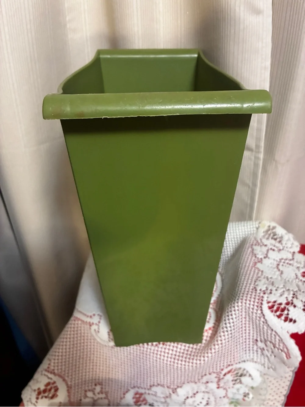Vintage Avocado Green Decorative Leaf Wastebasket 1970s